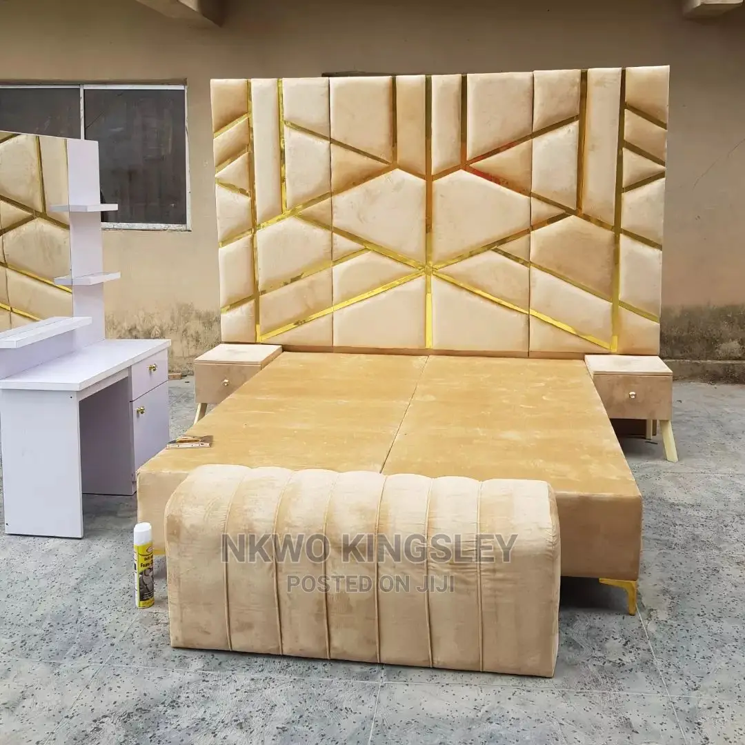 Quality 4.5 X 6ft High Back Rest Padded Bedframe.