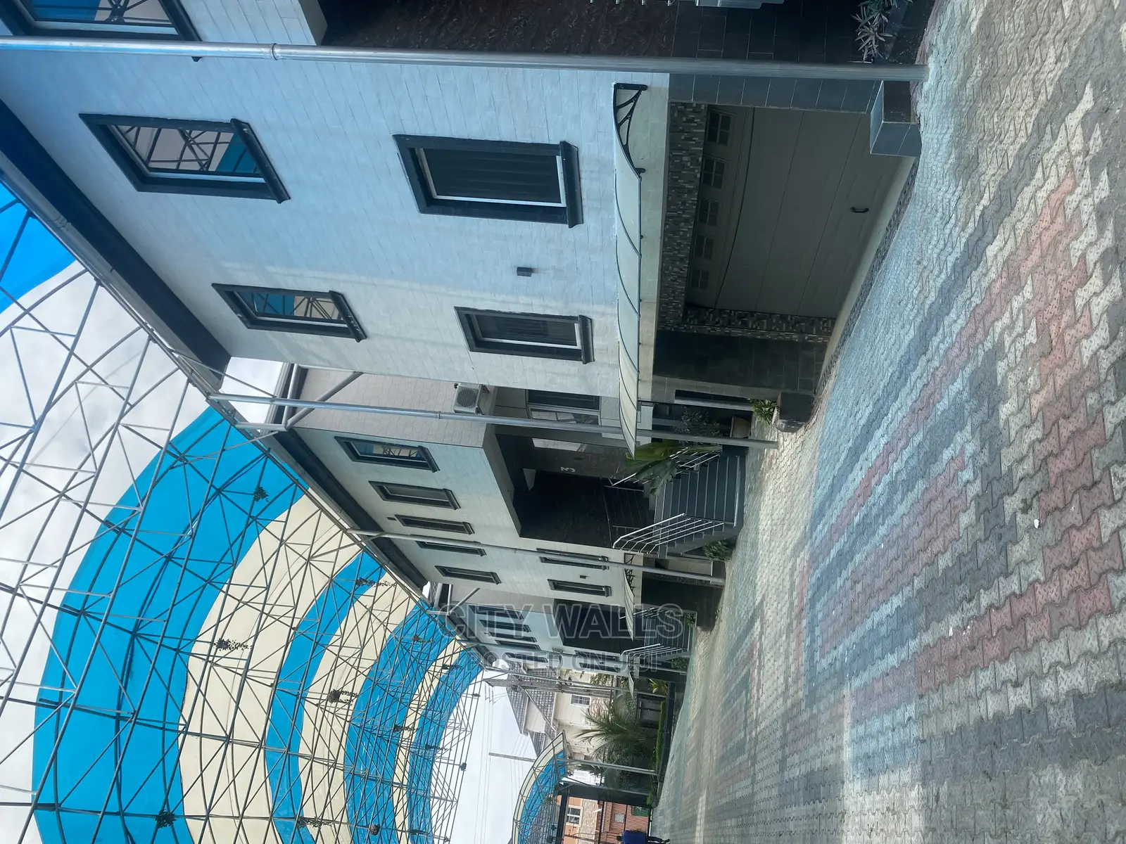 4bdrm Duplex in Chevron for Rent