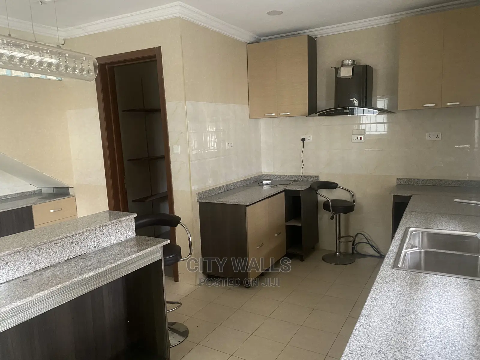 4bdrm Duplex in Chevron for Rent