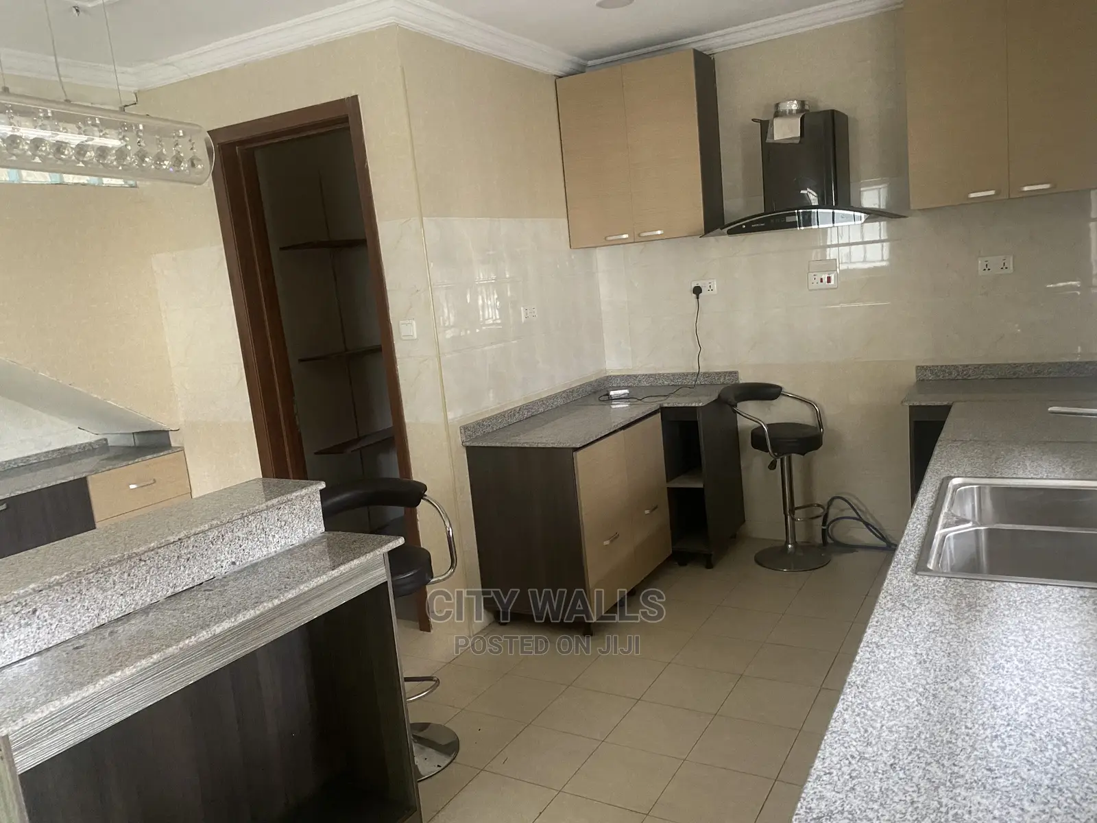 4bdrm Duplex in Chevron for Rent