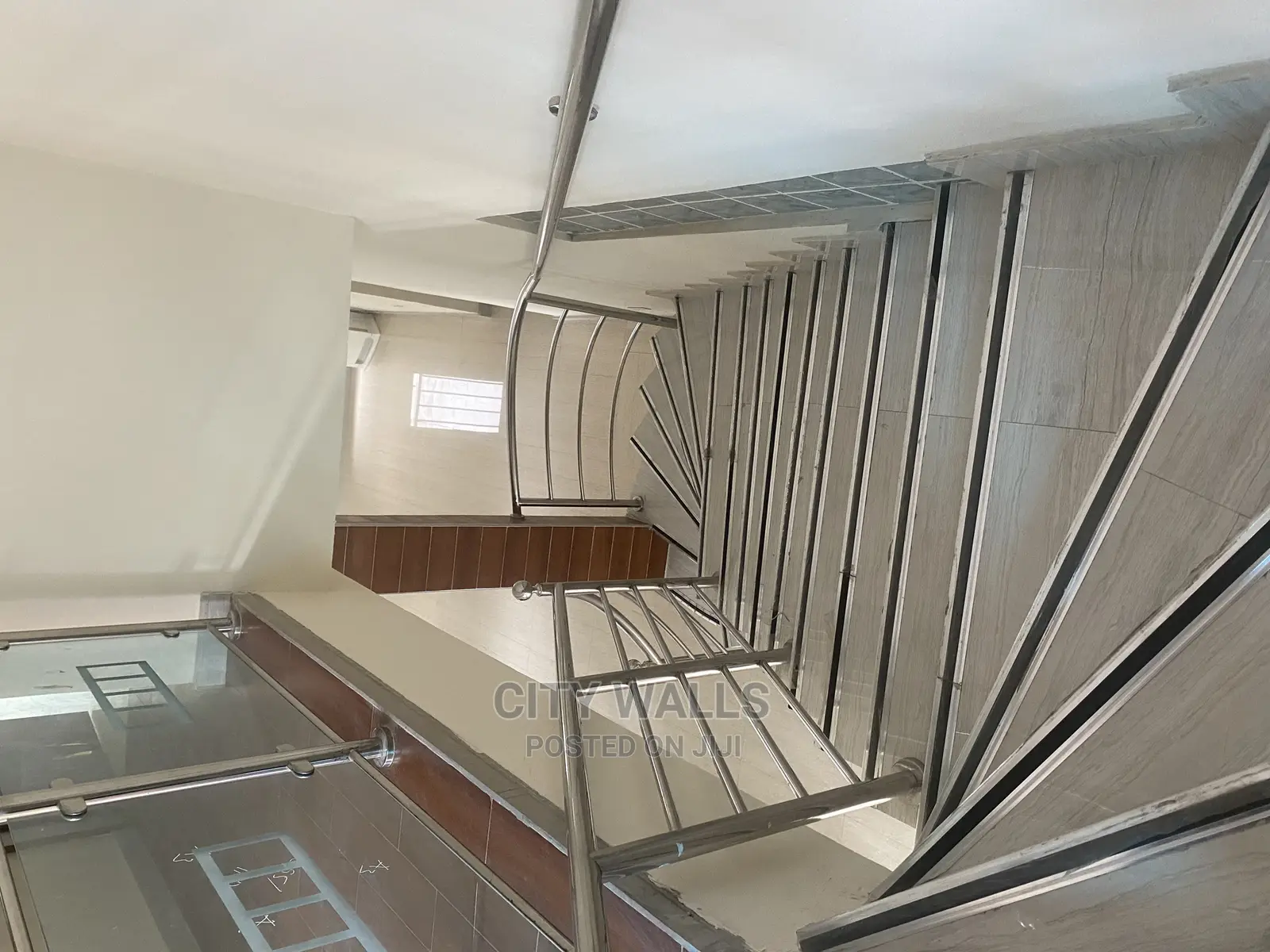 4bdrm Duplex in Chevron for Rent