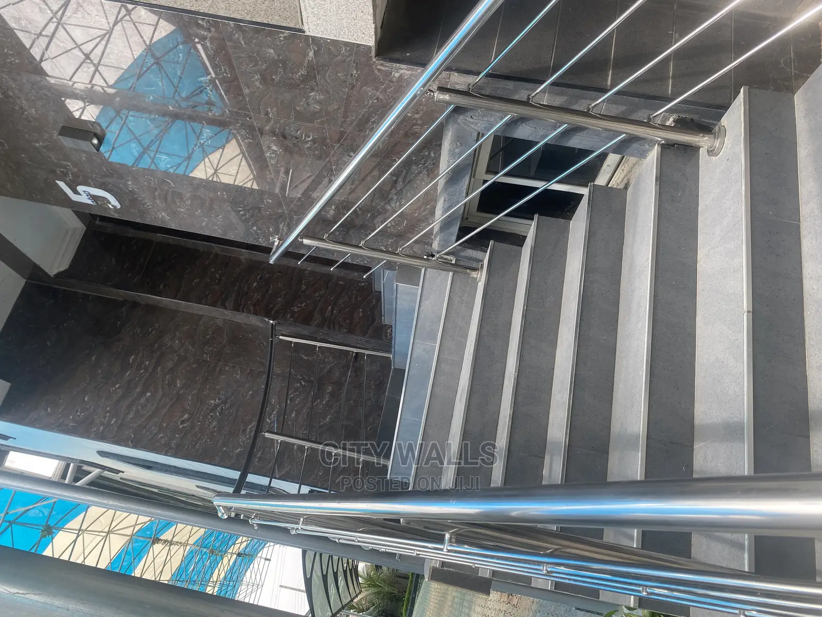 4bdrm Duplex in Chevron for Rent