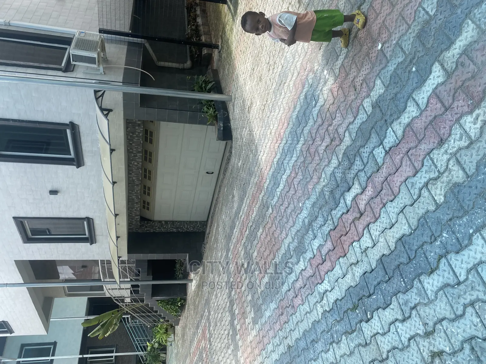 4bdrm Duplex in Chevron for Rent