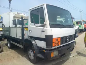 Mercedes Truck Pickup 15feet