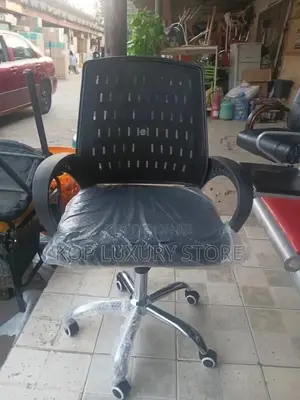 Quality Executive Swivel Mesh Office Chair.
