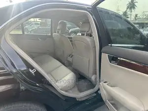 Mercedes-Benz C300 2011 Black
