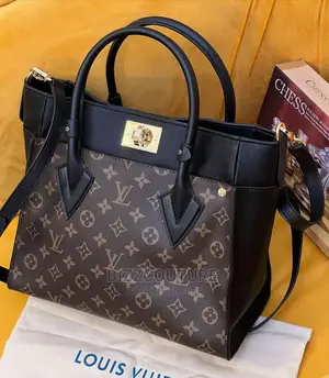 Original LOUIS VUITTON Shoulder Bags Available in Store