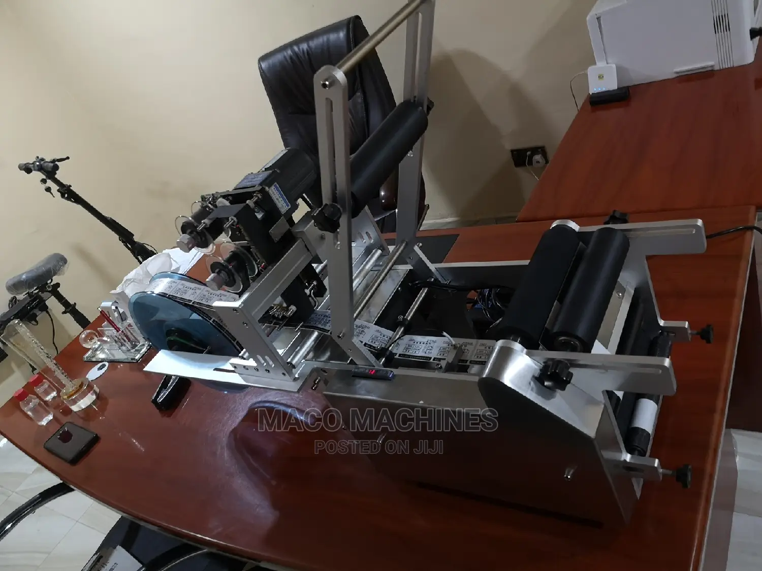 Round Bottle Labeling Machine