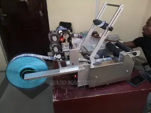 Round Bottle Sticker Labeling Machine.