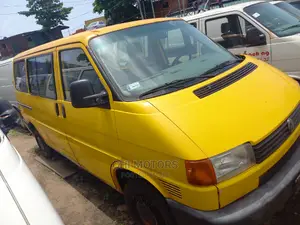 Volkswagen Transporter 2004 Yellow