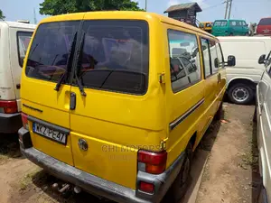 Volkswagen Transporter 2004 Yellow