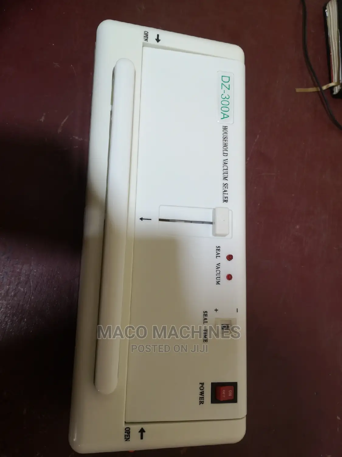 Vacuum Sealing Machine for Product Packaging