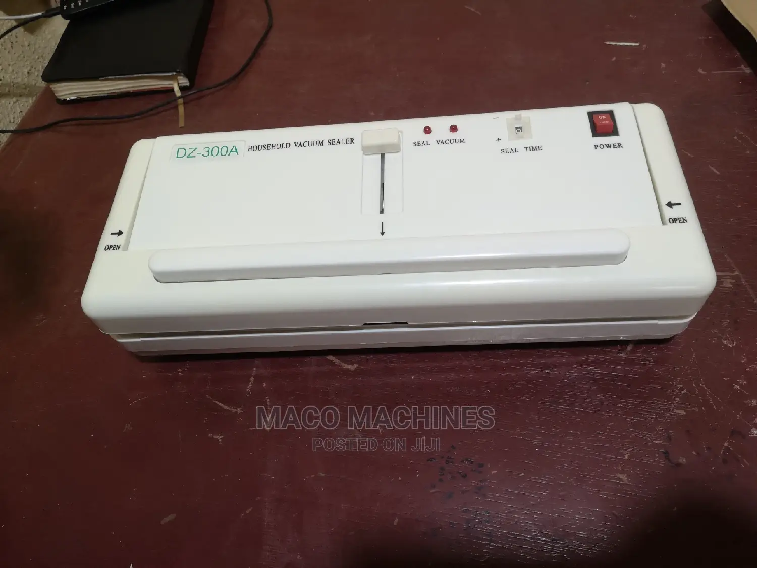 Vacuum Sealing Machine for Product Packaging