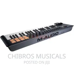 Photo - M-Audio Oxygen 49 MK4 Keyboard Controller