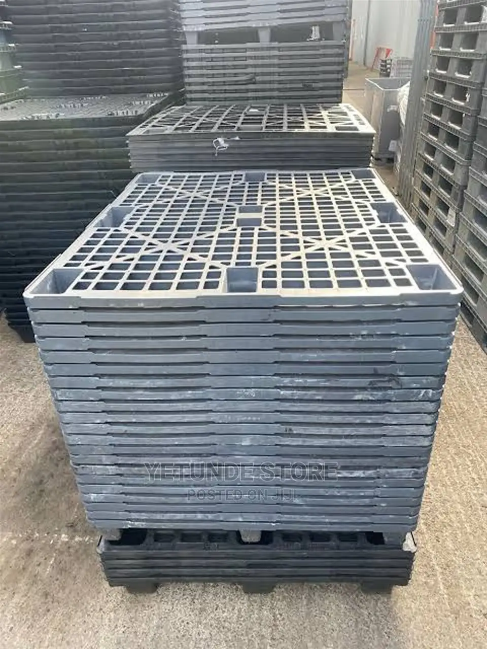 1200x1000 Nesting Plastic Pallets