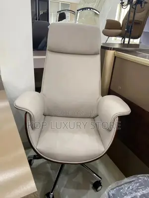 Quality Executive Leather Swivel Office Chair.