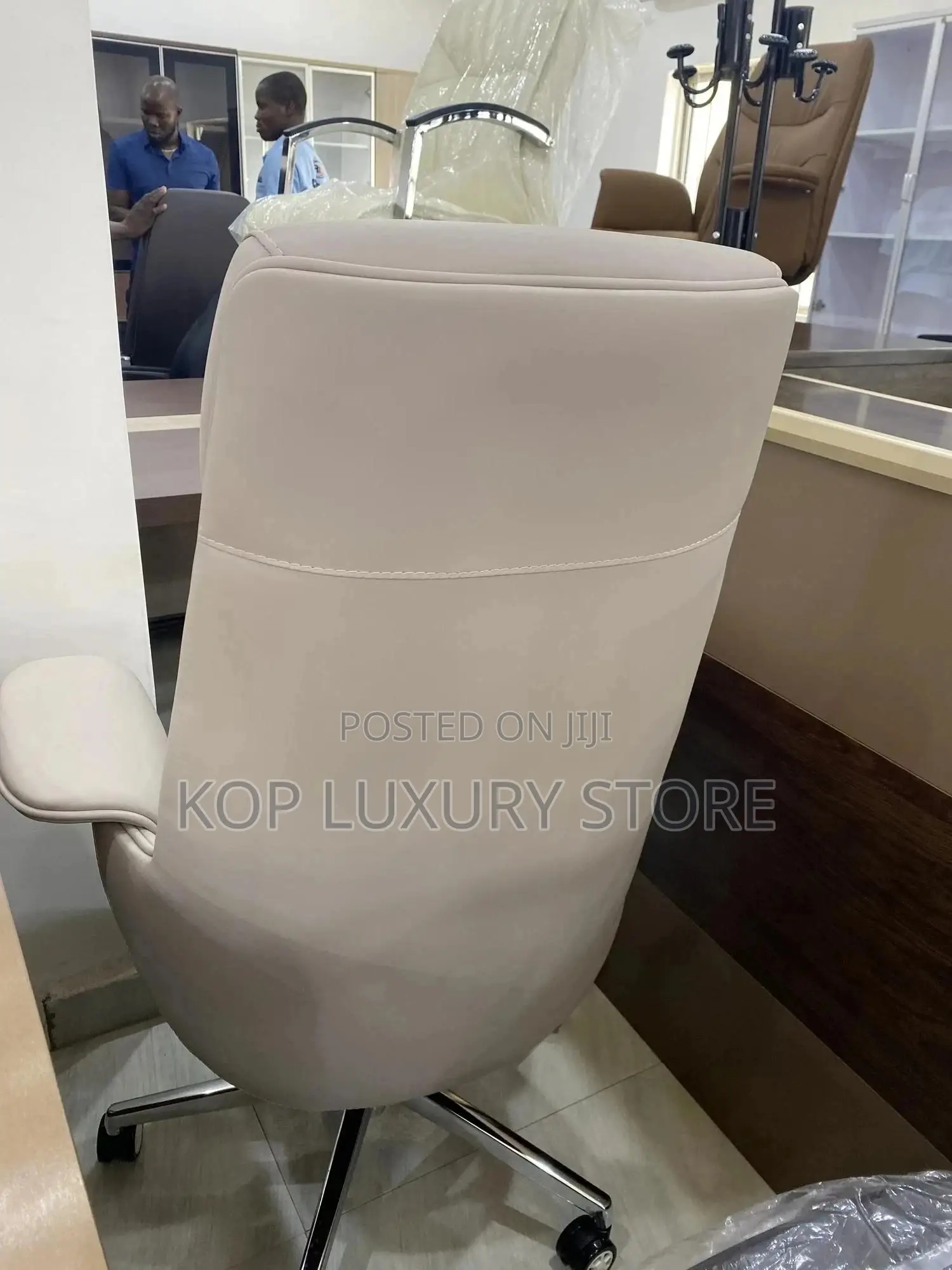 Quality Executive Leather Swivel Office Chair.