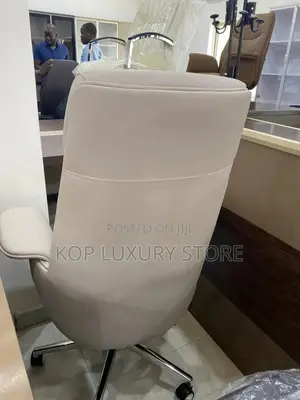 Quality Executive Leather Swivel Office Chair.