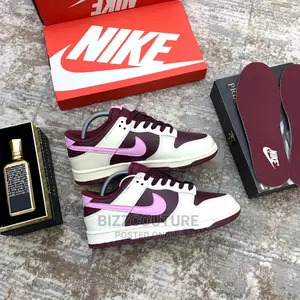 Original NIKE SB DUNK LOW Available in Store