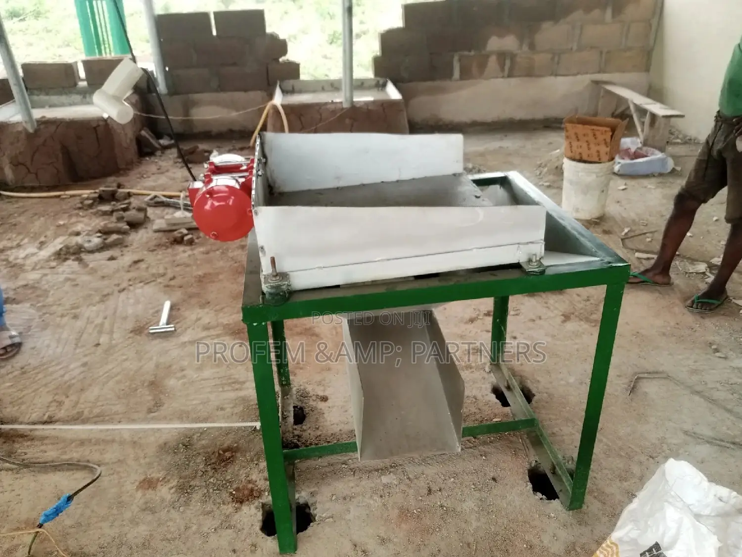 Sieving Machine With Vibrator