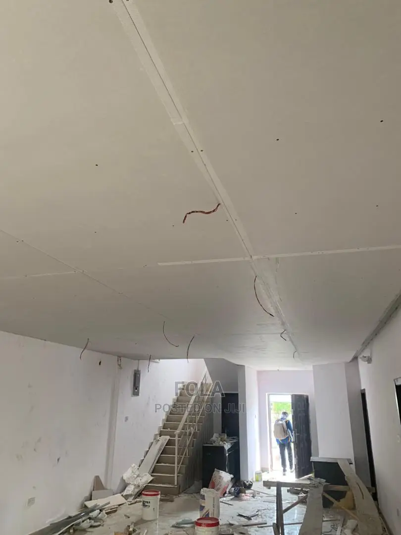 Drywall Ceiling With Screeding