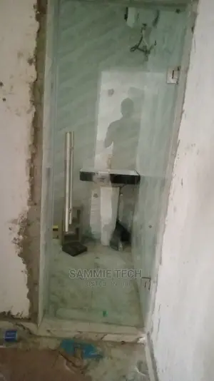 10mm Frameless Glass Cubicle With Frost Design
