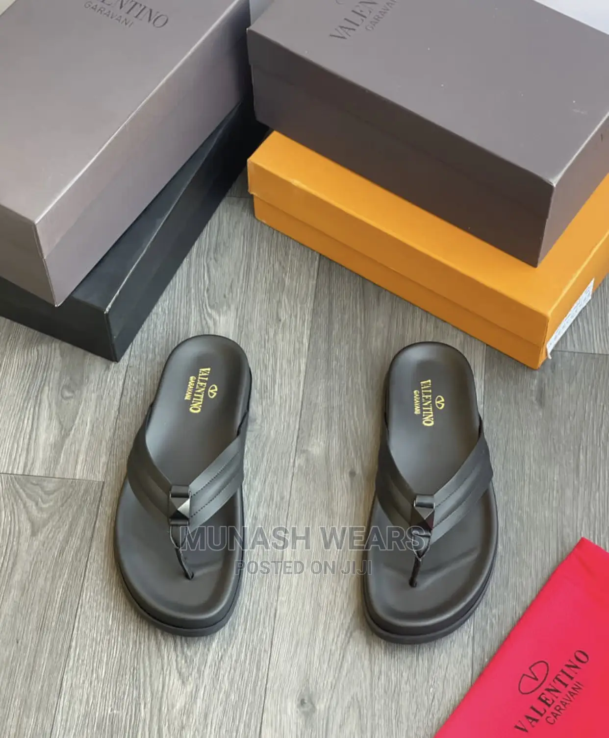 Valentino Slipers