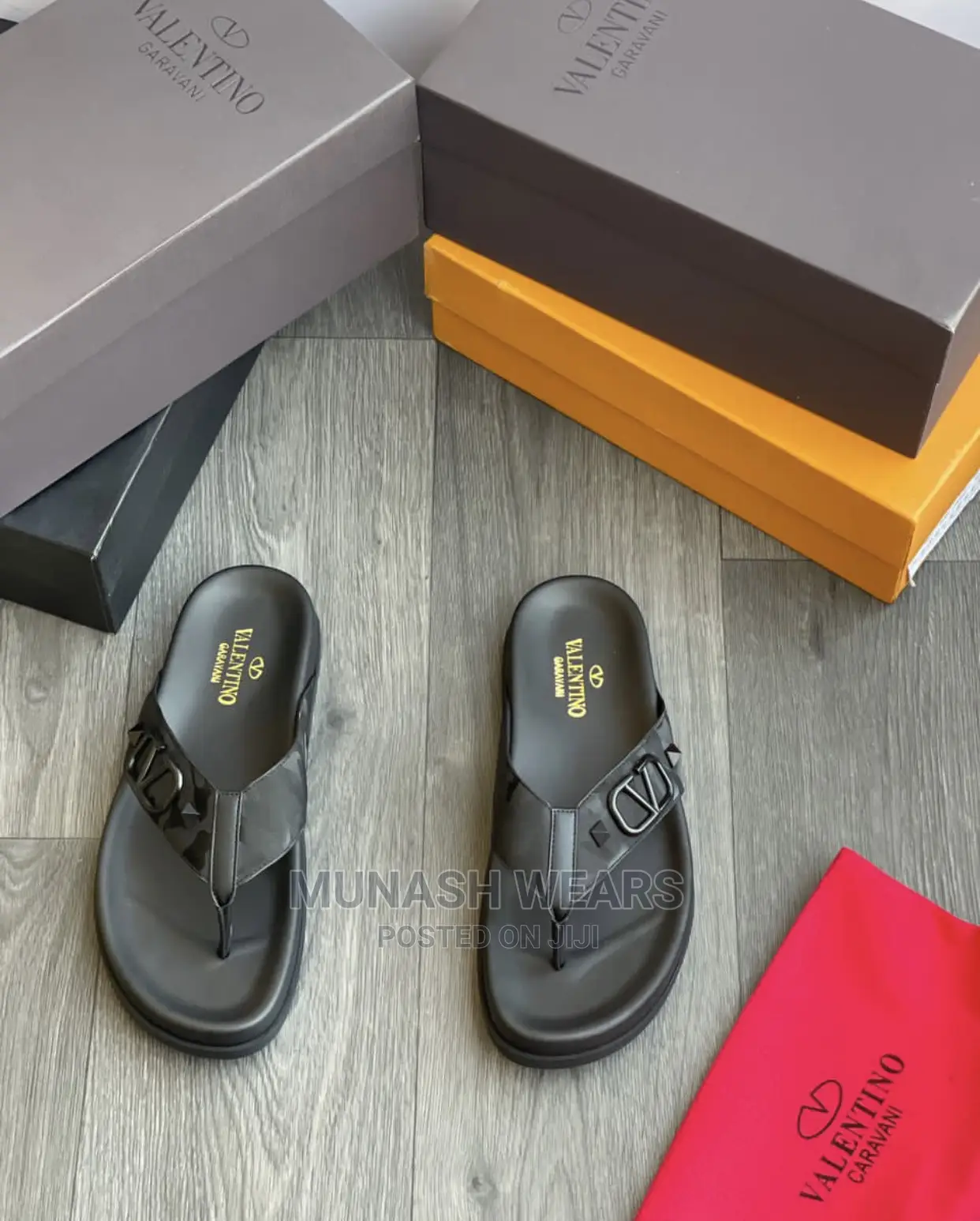 Valentino Slipers