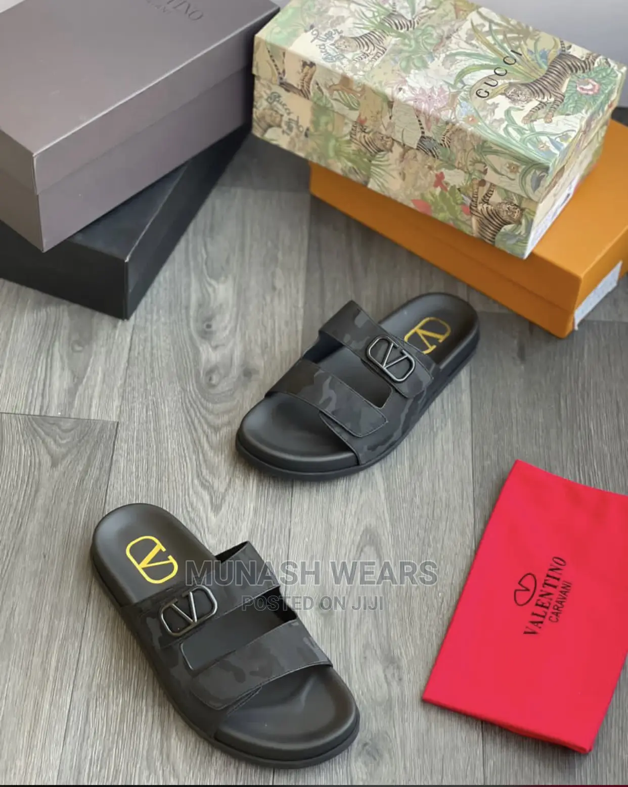 Valentino Slipers