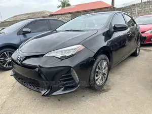 Toyota Corolla XLE (1.8L 4cyl 2A) 2018 Black