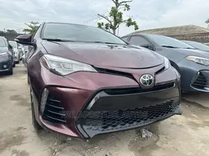 Toyota Corolla XLE (1.8L 4cyl 2A) 2018 Brown