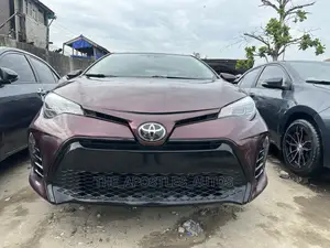 Toyota Corolla XLE (1.8L 4cyl 2A) 2018 Brown