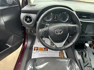 Toyota Corolla XLE (1.8L 4cyl 2A) 2018 Brown