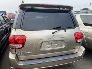 Toyota Sequoia 2006 Gold