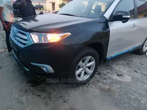 2008 Toyota Highlander Upgraded to 2013 Model.