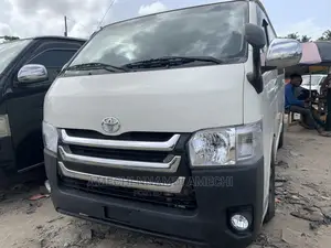 Toyota HiAce 2012 White