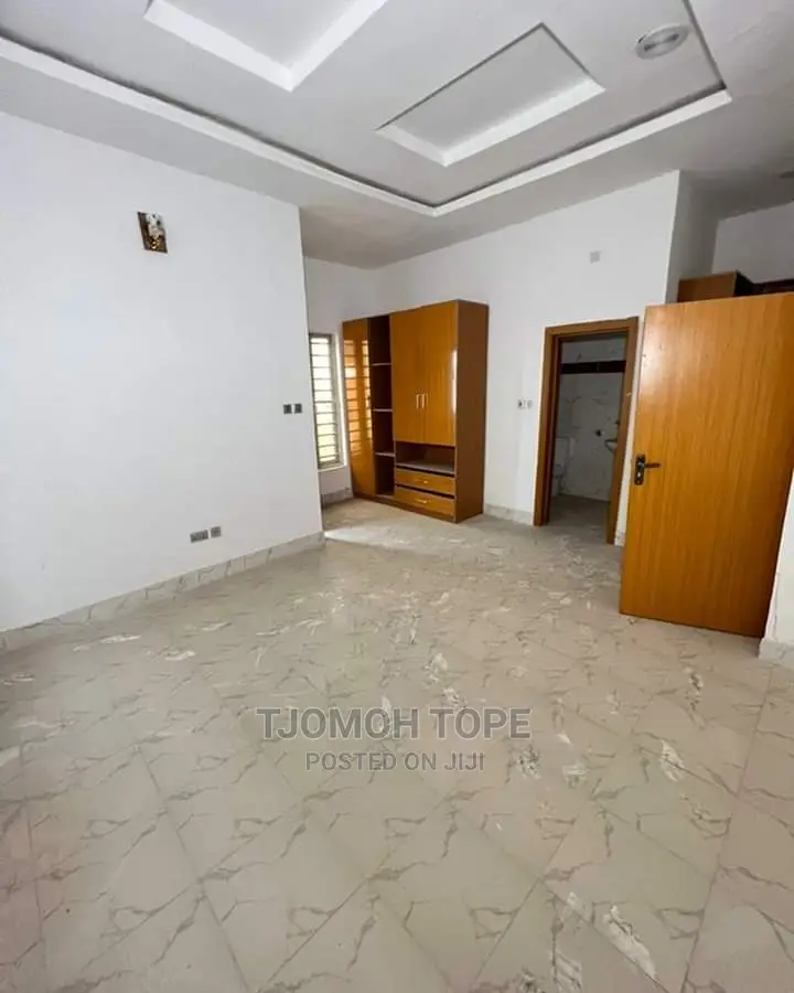 Pop Celine Design and Wall Screeding