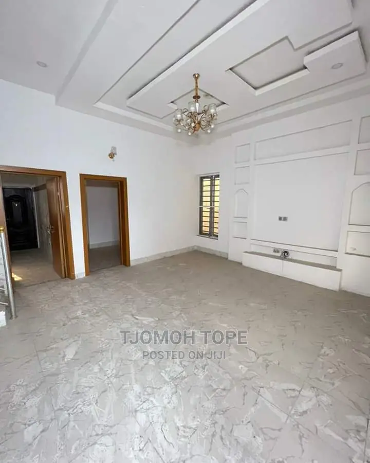 Pop Celine Design and Wall Screeding