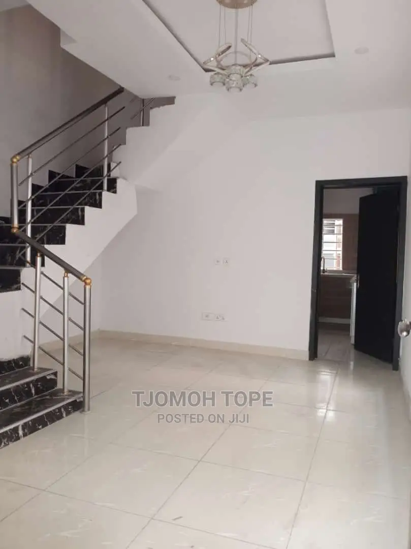 Pop Celine Design and Wall Screeding