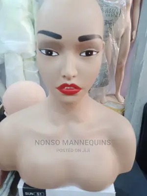 Mannequin Head With Shoulder and Teeths
