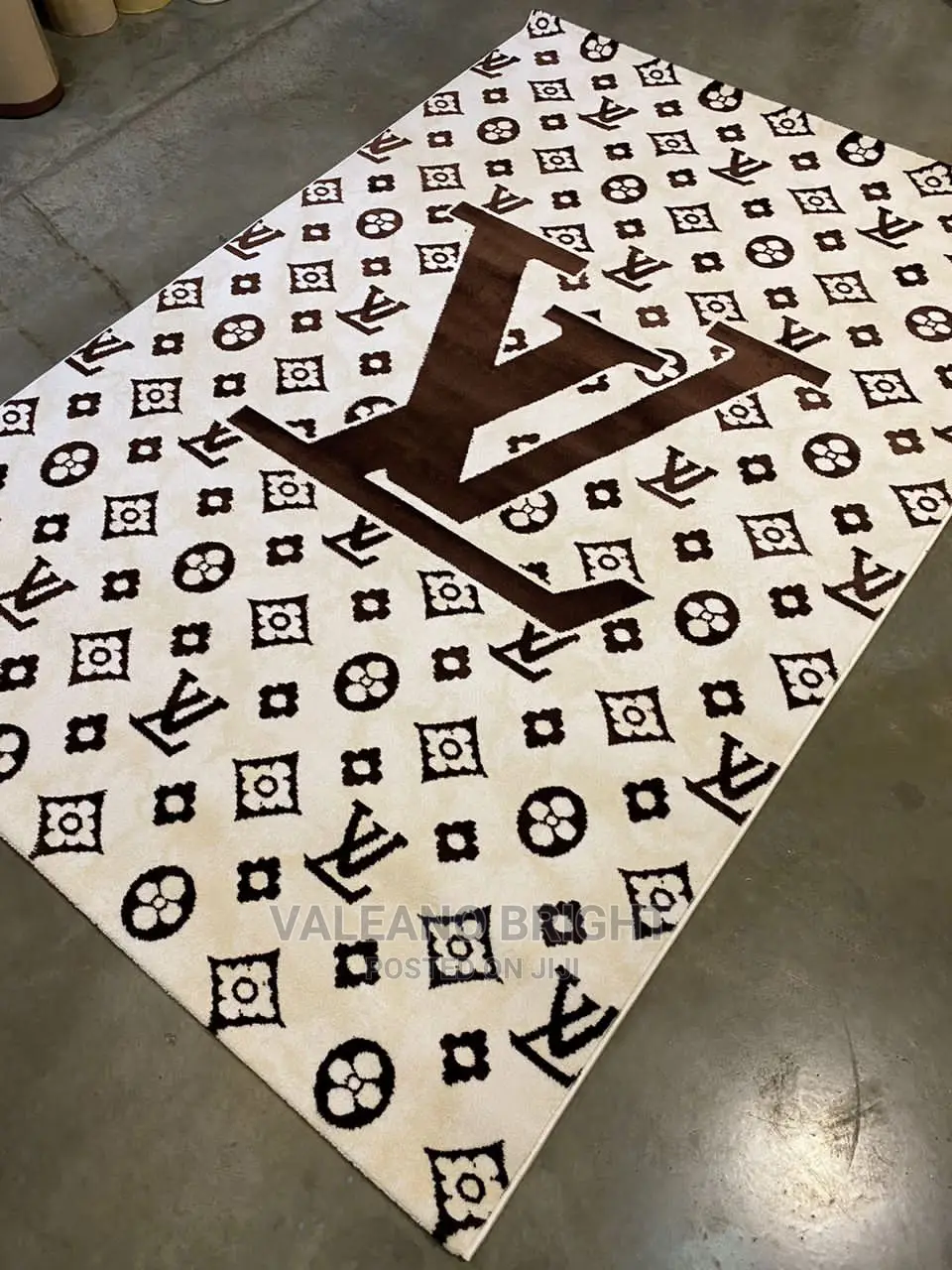 Centre Rug and Wall to Wall Rug