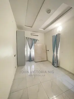 5bdrm Duplex in Thomas for sale