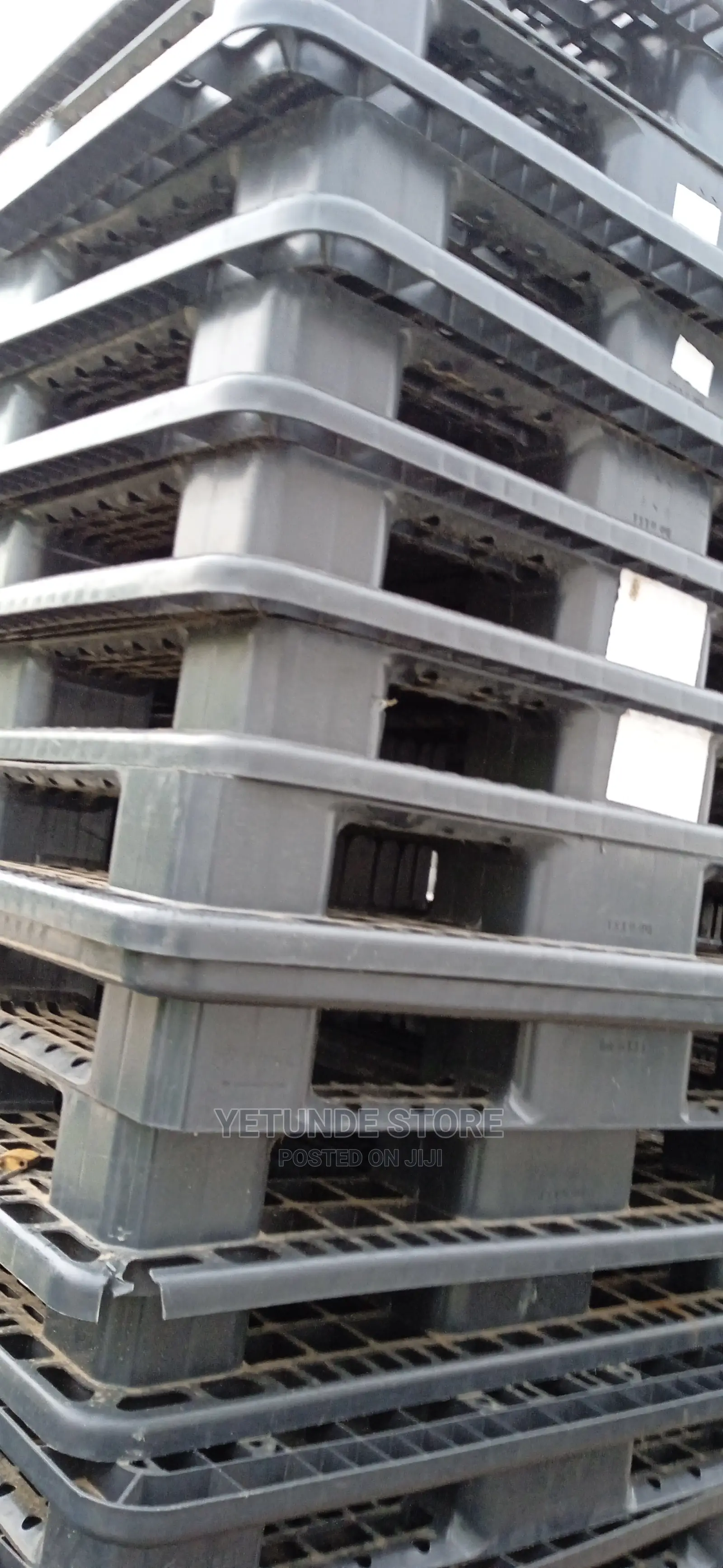 Durable Rubber Pallets for Storage
