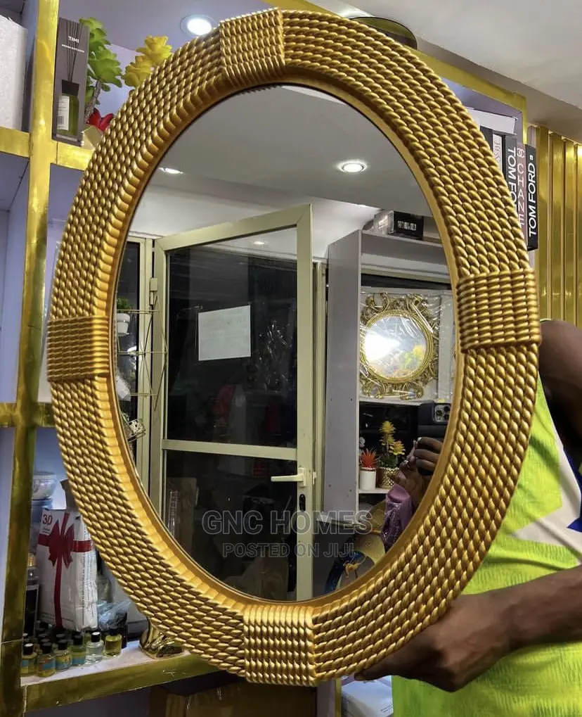 Gold Mirror Interor