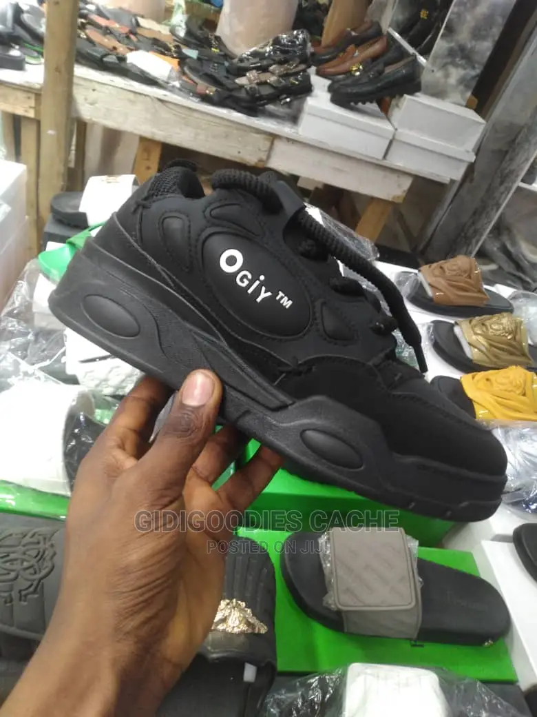 Adidas Ogiy TM Sneakers in Oshodi - Shoes, Oluwatobi Gidigoodies | Jiji.ng