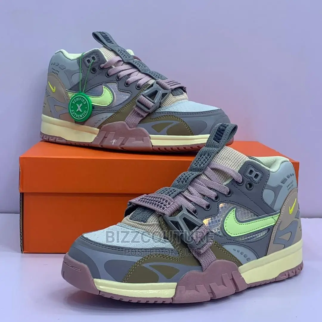 Original NIKE TRAINER 1 SP Light Smoke Available in Store