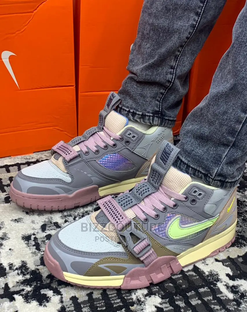 Original NIKE TRAINER 1 SP Light Smoke Available in Store