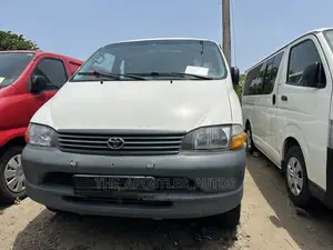 Toyota HiAce 2006 White