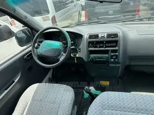 Toyota HiAce 2006 White