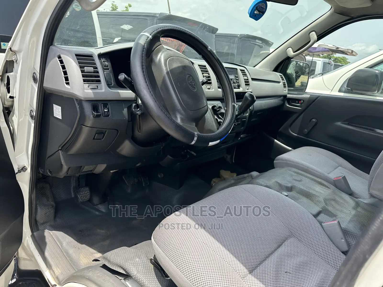 Toyota HiAce 2010 White